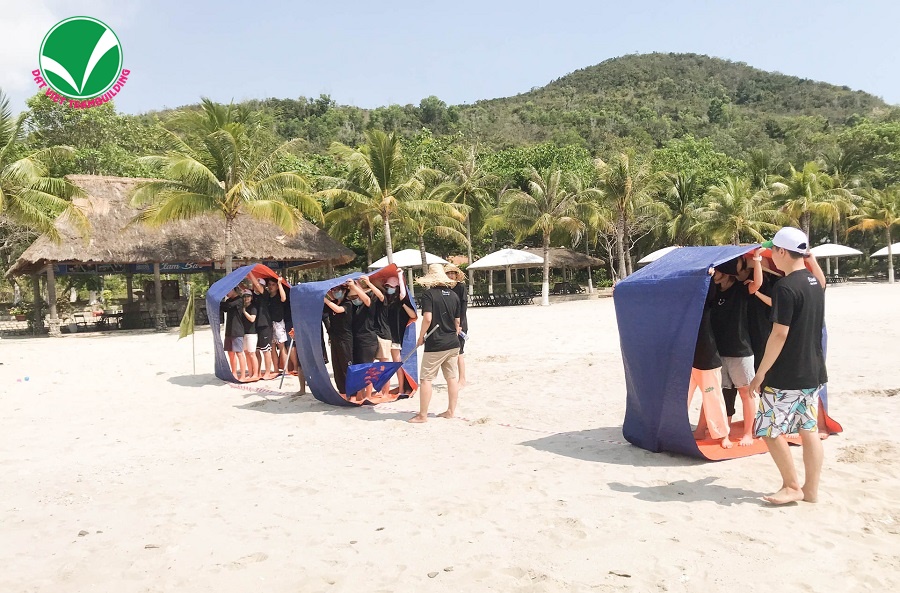 Trò chơi team building Bánh Xe Đồng Đội giúp gắn kết tập thể cao.