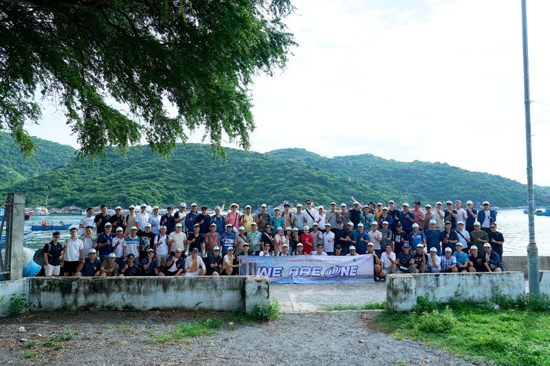 Check-in cùng khách ở buổi Team Building ở Cam Ranh (Ảnh: Đất Việt Team Building)